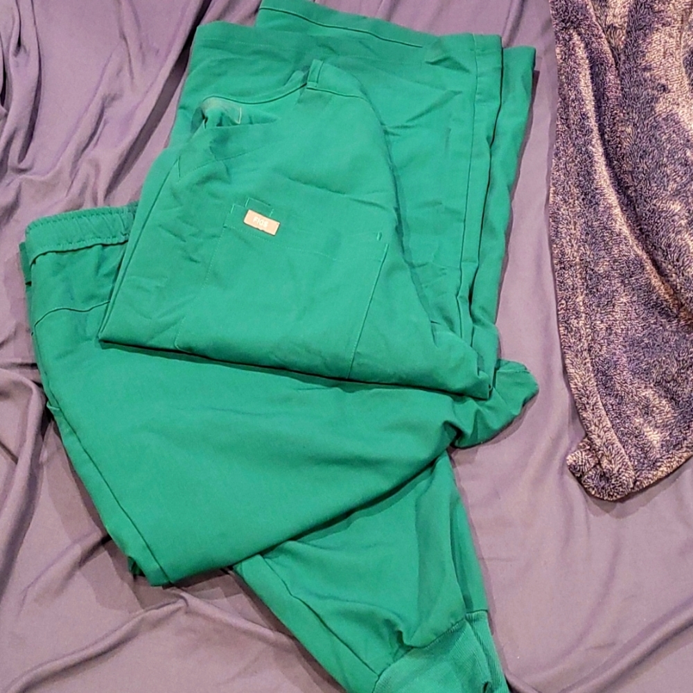 Men's Figs. XXL Top (two pocket). XL Jogger Bottom Short. For bigger guys.